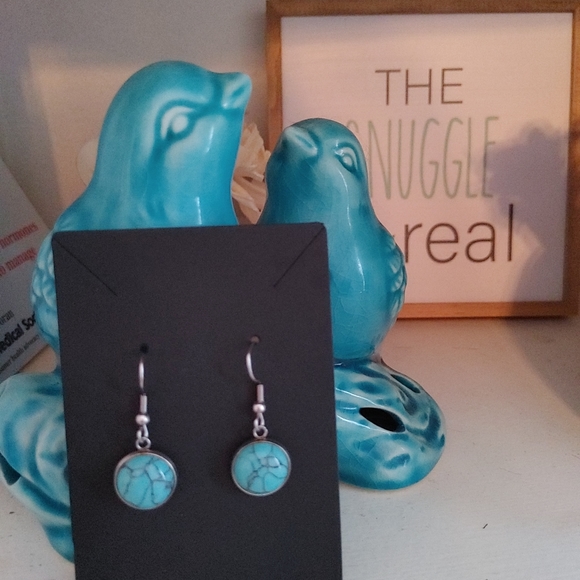 Earrings - Picture 1 of 4